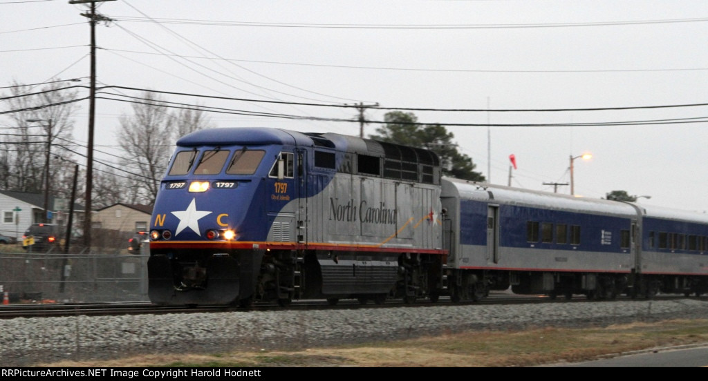 RNCX 1797 leads train 73 past East Durham Yard